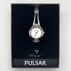 Pulsar by Seiko NIB Small Petite Round Silver Gold Ladies Watch Working